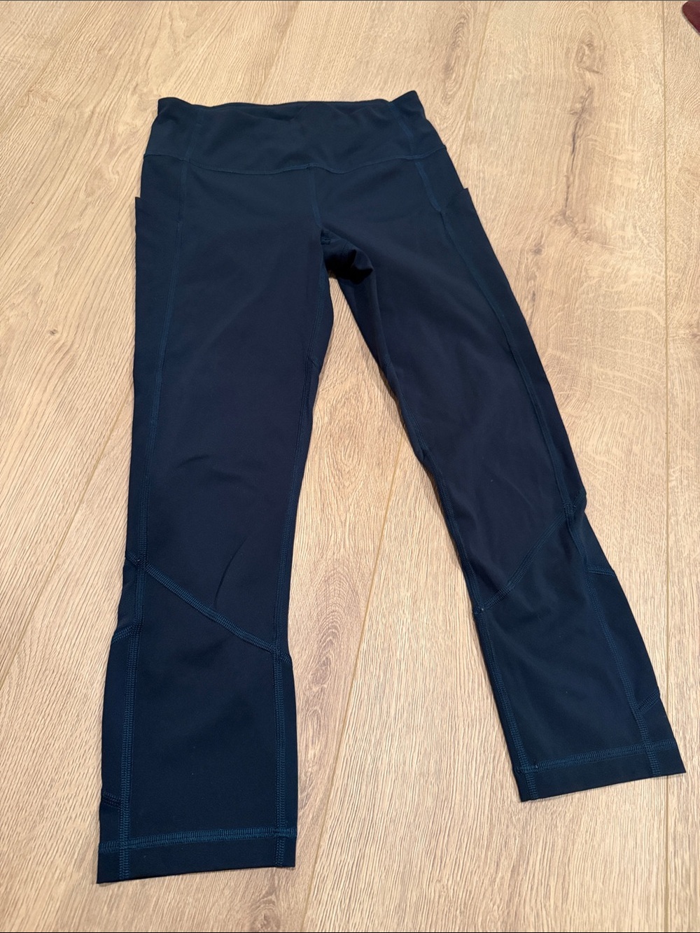Lululemon Navy Athletic Capri Leggings - Sz. 4